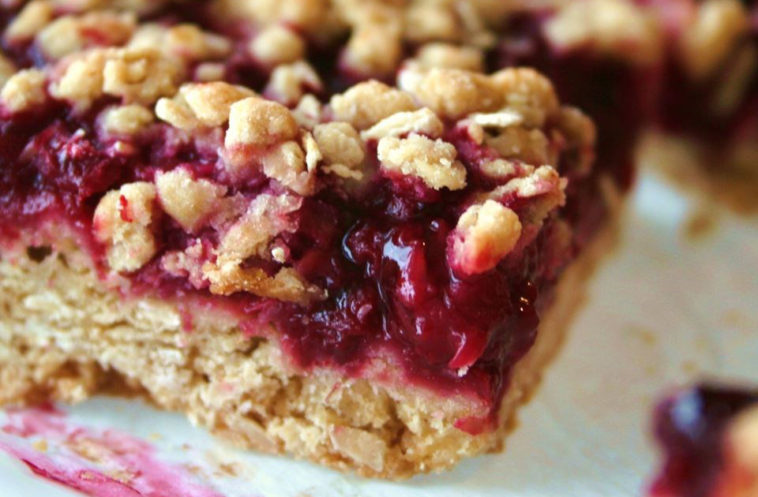 Delicious Raspberry Oatmeal Cookie Bars