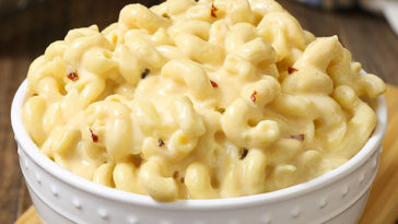 Slow Cooker Triple Cheesy Mac and Cheese Recipe - Recipes A to Z #slowcooker #slowcookerrecipes easy slow cooker pasta recipes #pasta #pastarecipes easy mac and cheese #maccheese #macandcheese #cheese