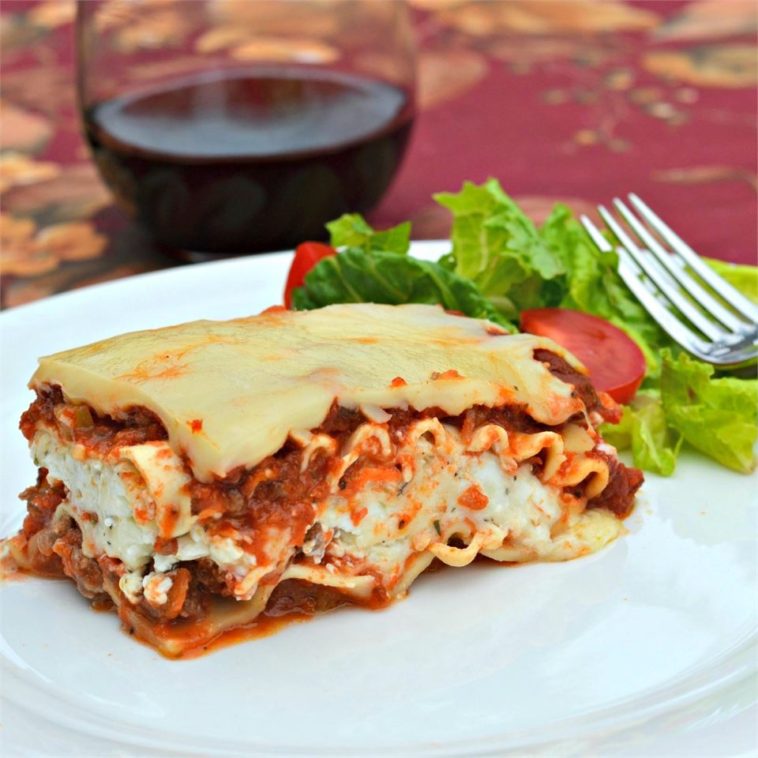 Classic and Simple Meat Lasagna Recipe - Recipes A to Z #recipesaz #recipes #recipe easy lasagna recipe meat #lasagna #lasagnarecipes easy pasta recipes lasagna #pasta #pastarecipes lasagna recipes classic #classiclasagna #lasagnaclassic easy lasagna recipe ground beef meat #beef #groundbeef #beefrecipes easy ground beef recipes