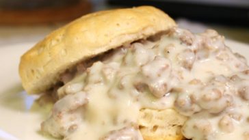 Easy Sausage Gravy and Biscuits Recipe