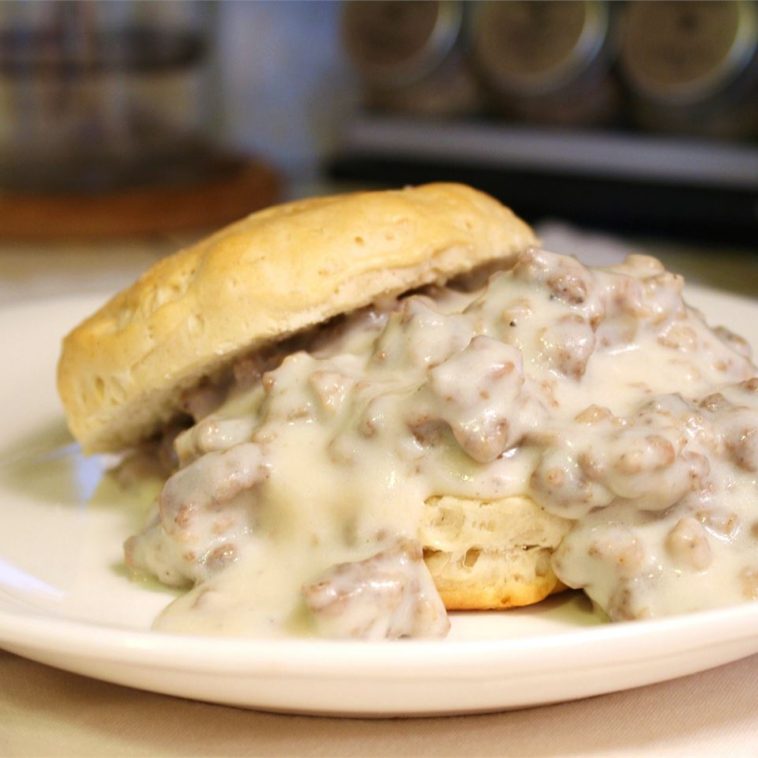 Easy Sausage Gravy and Biscuits Recipe