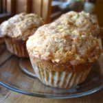 Apple Strudel Muffins Recipe - Fabulous apple muffins with a delicious cinnamon crumb topping #apple #muffins #muffinsrecipe #applemuffins #applemuffinsrecipe #applestrudelmuffins