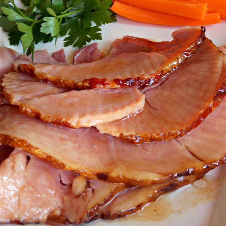 Baked Ham with Glaze Recipe - this is one of the best easter recipes #bakedham #bakedhamrecipe #bakedhamrecipes #ham #hamrecipes #recipes #easterrecipes #easter #halloween