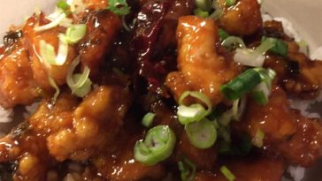 General Tso's Chicken Recipe - this is simply the best Chinese chicken you will ever have. #generaltso #generaltsochicken #chicken #chickenfoodrecipes #chickenrecipes #chickendinner #chinesefoodrecipes #chinese #dinner #dinnerrecipes #dinnerideas #recipes