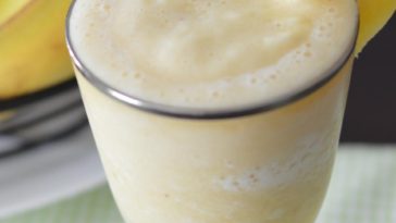 Pineapple and Banana Smoothie Recipe #pineapple #banana #smoothie #smoothierecipe #smoothierecipes #smoothies #pineapplesmoothie #bananasmoothie pineapplebananasmoothie