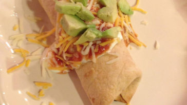 Shredded Beef Chimichangas recipe - #shreddedbeef #shreddedbeefrecipe #chimichangas #chimichangasrecipe #beefchimichangas #mexican #mexicanfood #mexicanrecipe #burritos #burritosrecipe