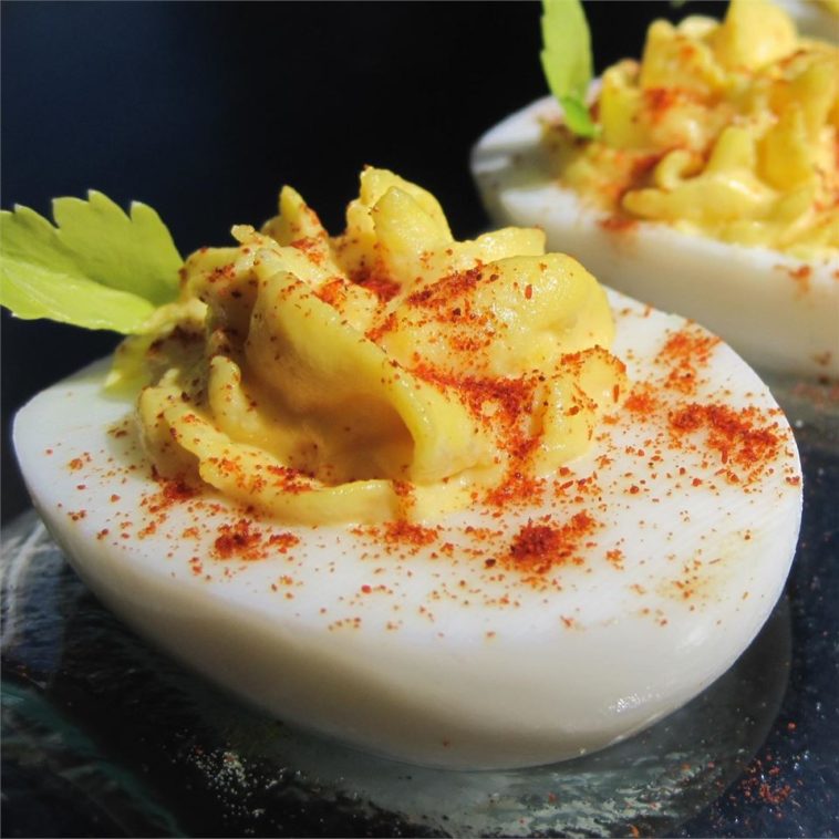 Simple Deviled Eggs Recipe