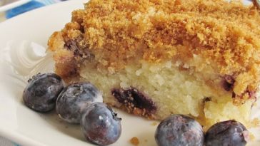 Sour Cream Blueberry Coffee Cake Recipe - This is a spin on traditional coffee cake #cream #blueberry #coffeecake #cake #cakerecipe #coffeecakerecipe #blueberrycake