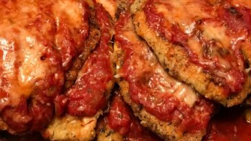 Paleo Chicken Parmesan Recipe - How to make Paleo Chicken Parmesan Recipe at home #paleo #chicken #parmesan #recipe #paleorecipe #paleorecipes #healthy #recipes #healthyrecipes #healthyrecipe #chickenrecipe #parmesanrecipe #chickenparmesan