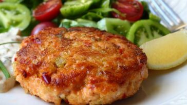 Southern Fried Salmon Patties Recipe - How to Make Southern Fried Salmon Patties Recipe at home #SouthernFriedSalmonPatties #Recipe #southern #southernrecipe #southerrecipes #friedsalmonpatties #salmonpatties #friedpatties #salmonpattiesrecipe #friedpattiesrecipe #salmonrecipe #recipes