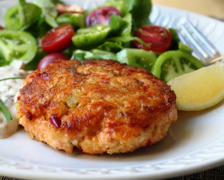 Southern Fried Salmon Patties Recipe - How to Make Southern Fried Salmon Patties Recipe at home #SouthernFriedSalmonPatties #Recipe #southern #southernrecipe #southerrecipes #friedsalmonpatties #salmonpatties #friedpatties #salmonpattiesrecipe #friedpattiesrecipe #salmonrecipe #recipes