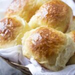 Easy No Knead Yeast Rolls Recipe. These super soft and fluffy no-knead dinner rolls are super easy too! Perfect for Thanksgiving, Christmas, or any holiday dinner. #nokneadbread #yeastrolls #nokneadrolls #breadrolls #dinnerrolls #freshbread #thanksgiving #holidaybaking #recipesaz