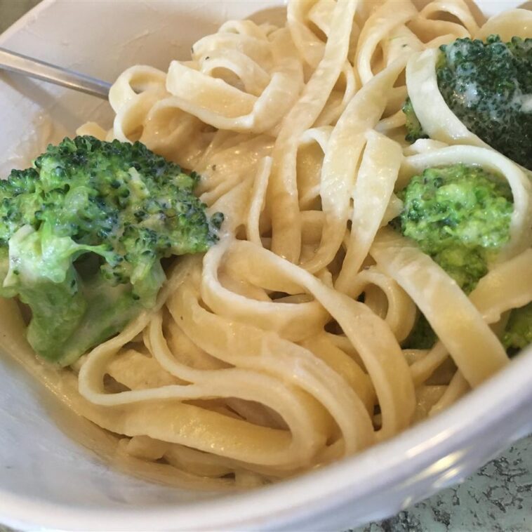 Creamy Fettuccine Alfredo with Broccoli Recipe