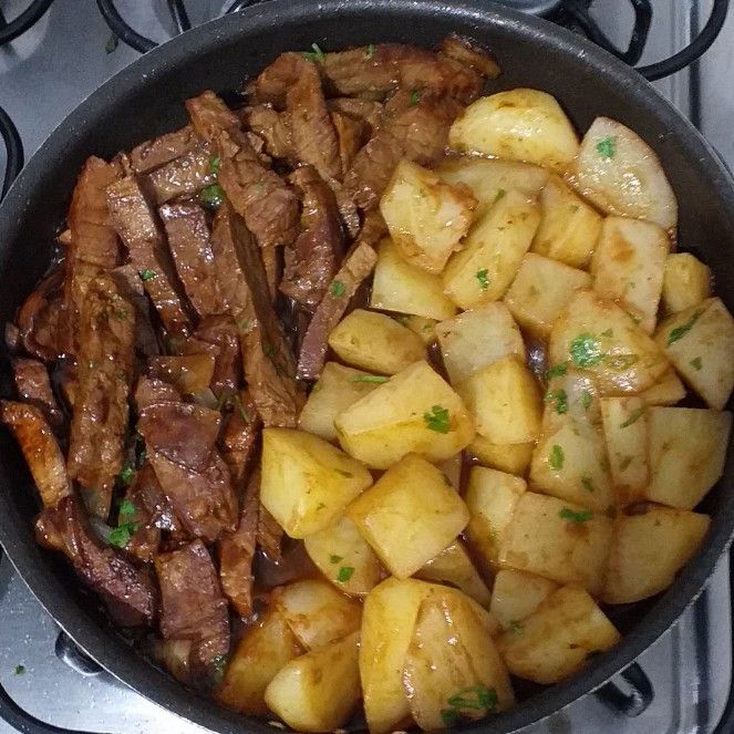 Garlic Butter Steak and Potatoes Skillet Recipe