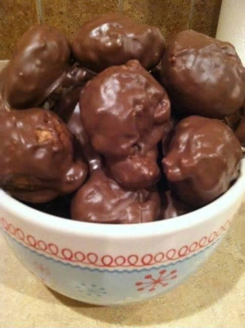 Quick and Easy Christmas Chocolate Peanut Butter Balls Recipe