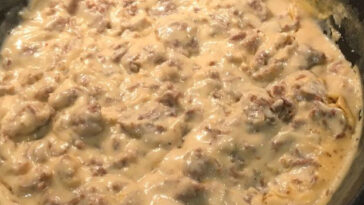 The Pioneer Woman’s Sausage Gravy Recipe