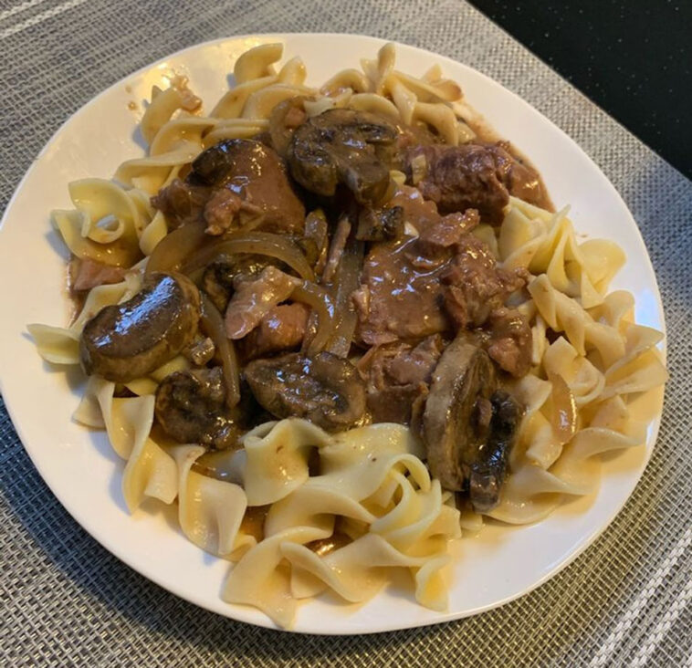 Crockpot Beef Tips & Gravy Recipe